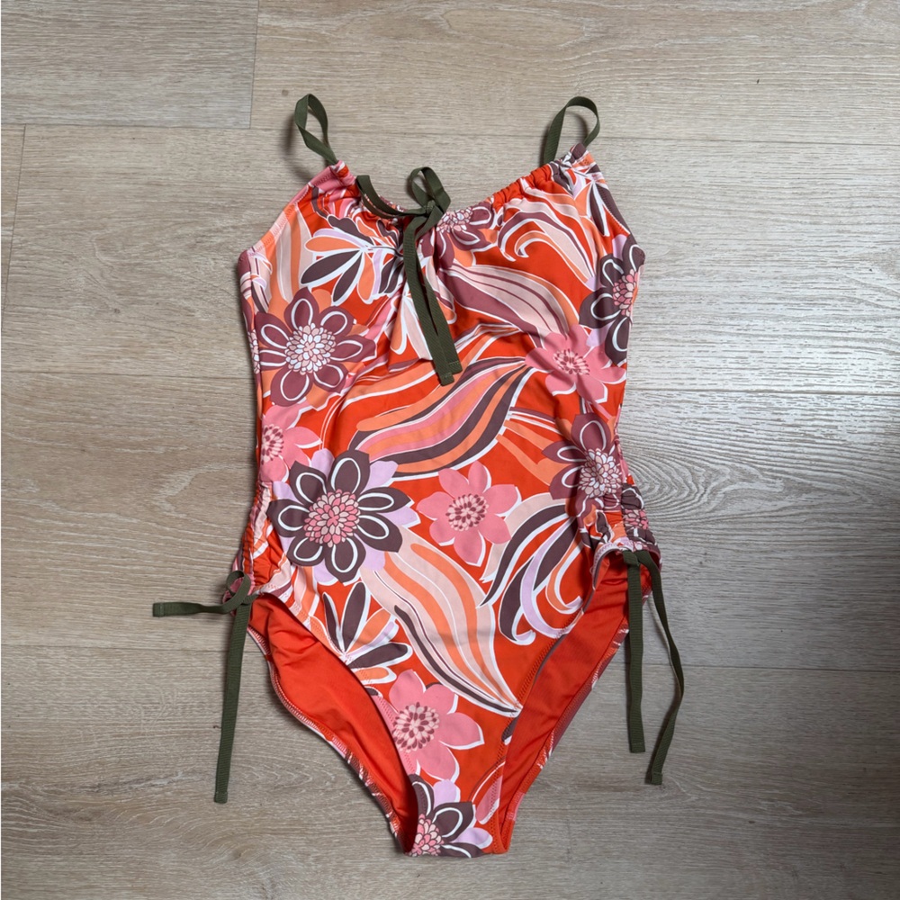 aerie Women's Aerie Swimsuit Size M Long Cheeky
Orange & Floral